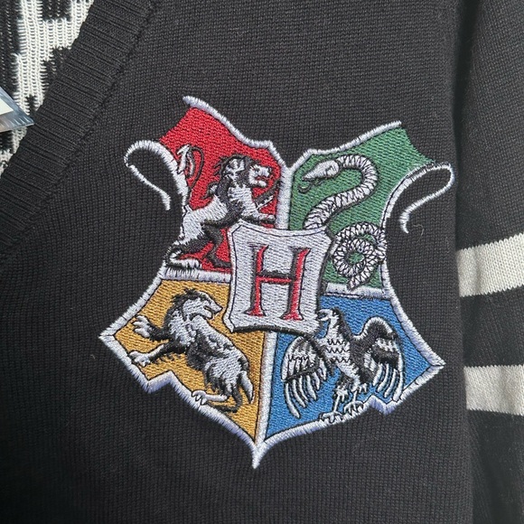 NWT Harry Potter Hogwarts Varsity Style Cardigan Wizarding World sz M $45 orig - Picture 5 of 6